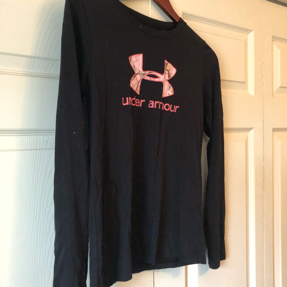 Under Armour long sleeve shirt.